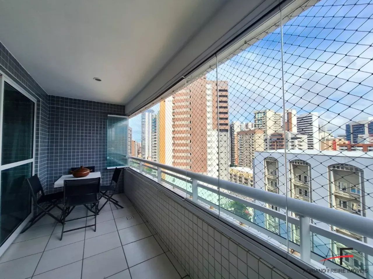 Apartamento mobiliado com 2 quartos no Condomínio Beach Class