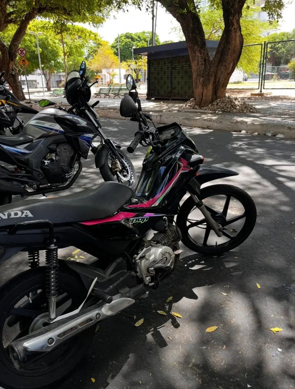 Envelopamento e faixas de todas as motos  - Foto 4