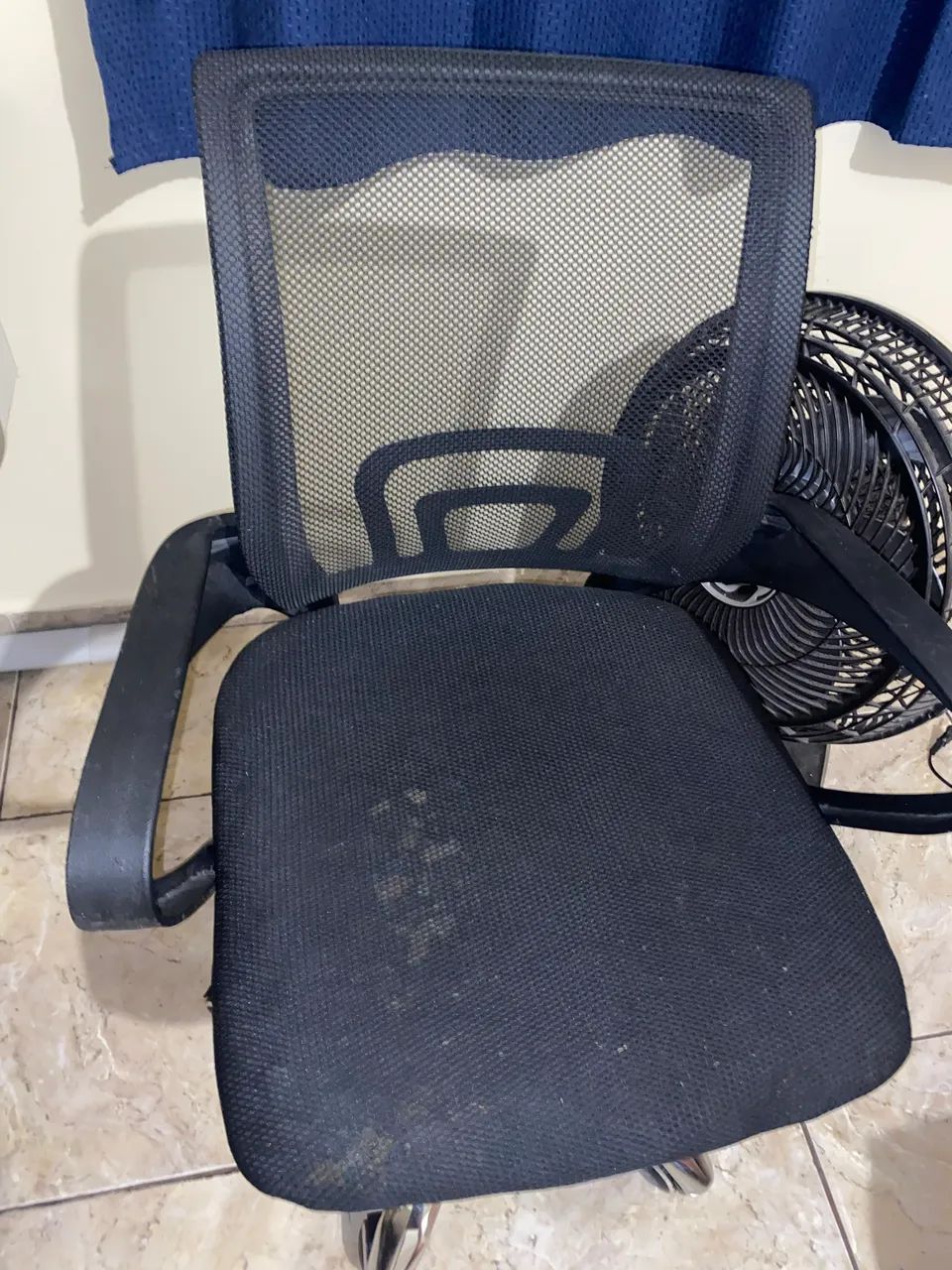 Cadeira escritório quebrada