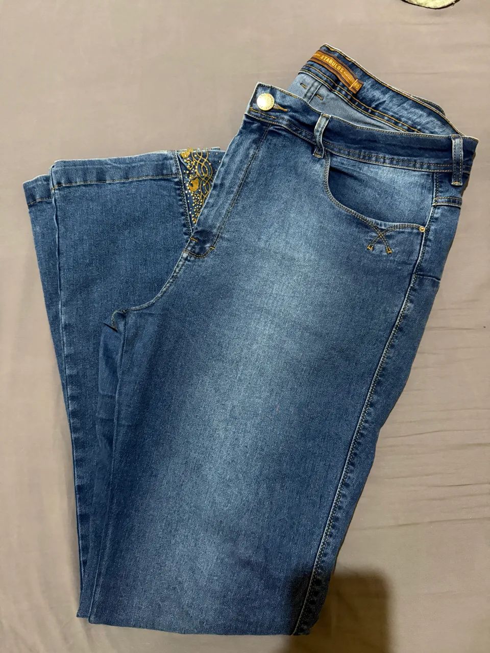 Calça flare com bastante lycra 