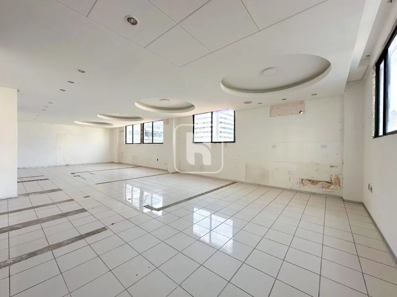 SALA COMERCIAL NA PRINCIPAL DE TAMBAÚ - Foto 2