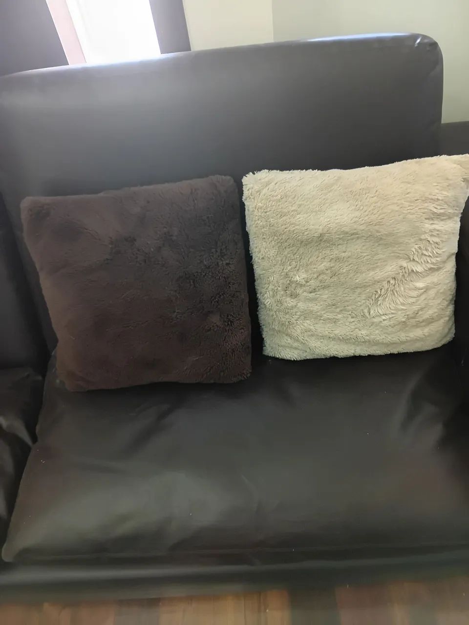 Sofá corino café com almofadas 2,15x0,88cm - Foto 2