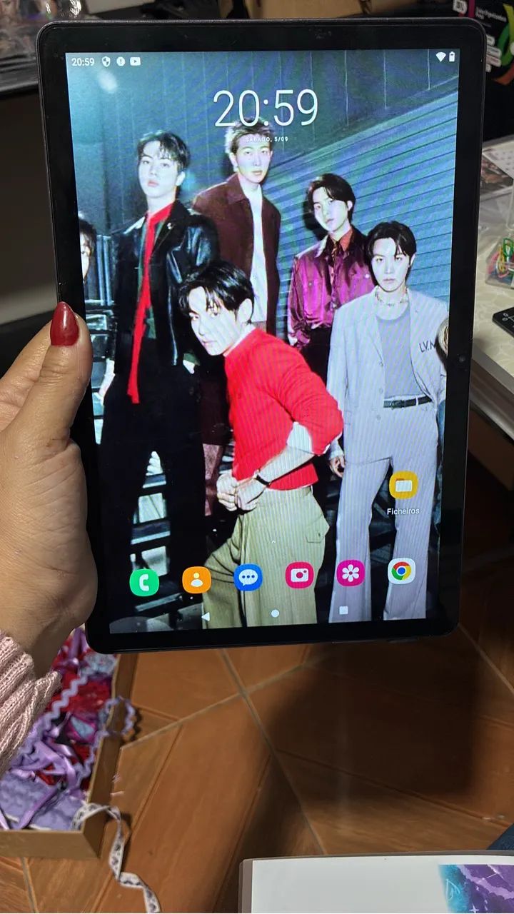 Tablet  4 meses de uso  acompanha acessórias  