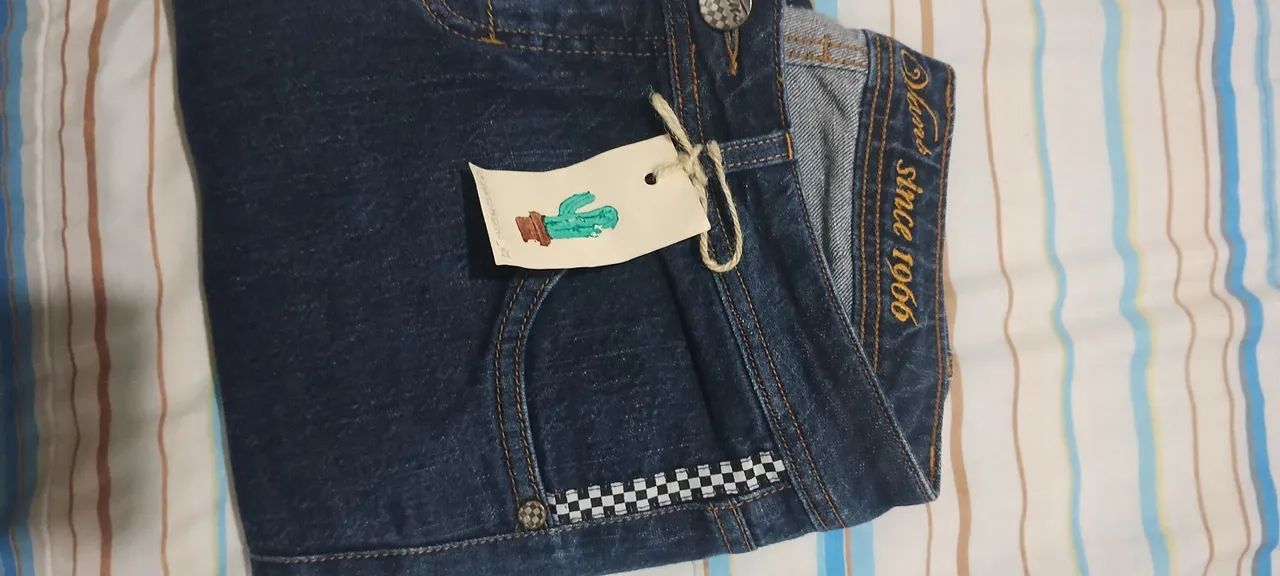 Calça jeans feminina.