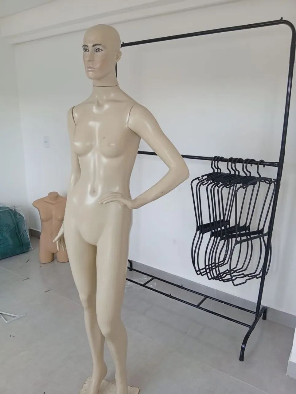 Manequins de plástico com base - Foto 3