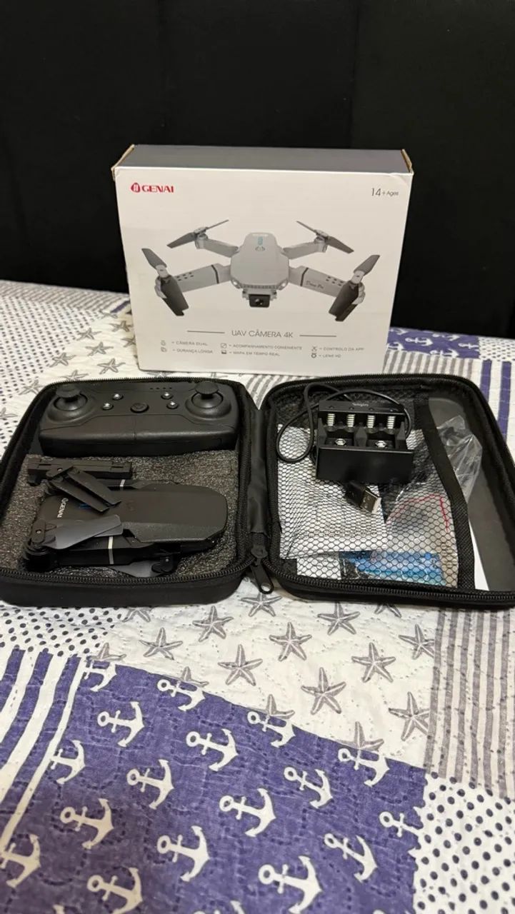 Drone E88 com câmera 