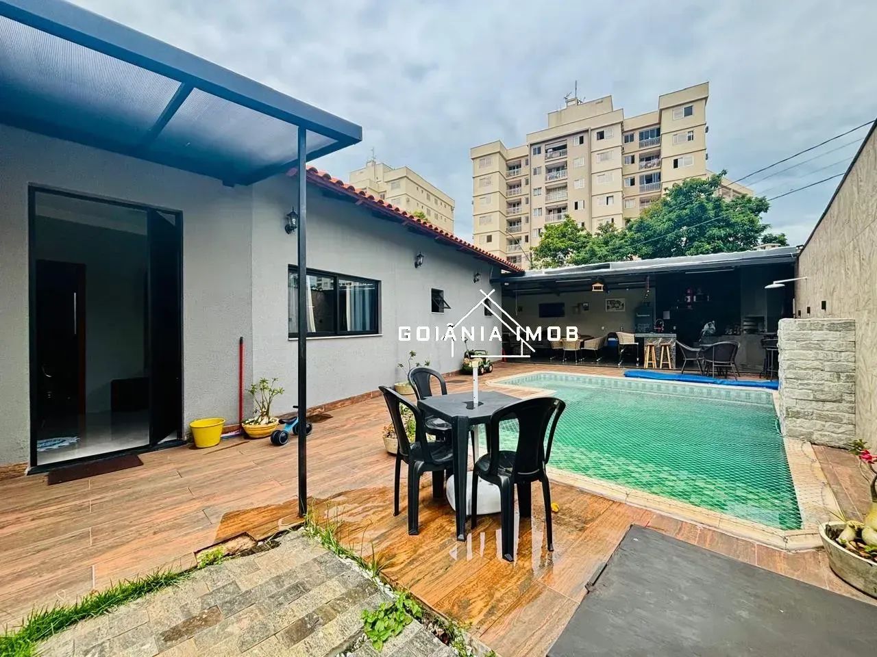 Linda casa no Goiania 2 com lazer - Foto 3