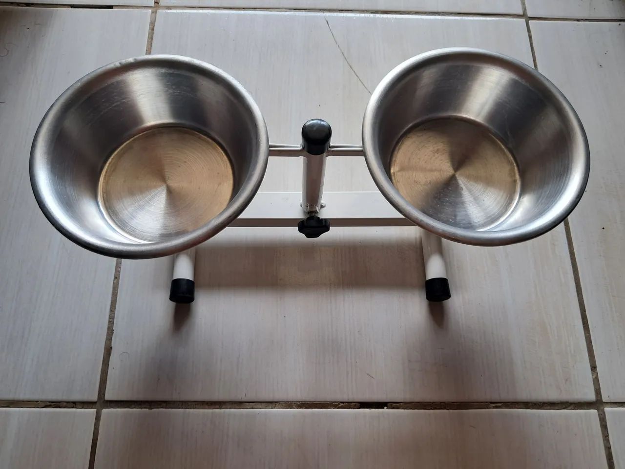 Comedouro duplo com regulagem novo.