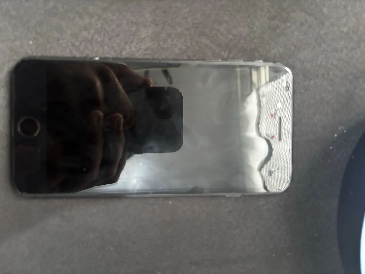 iPhone 7 pegando / pra retirada de peça 