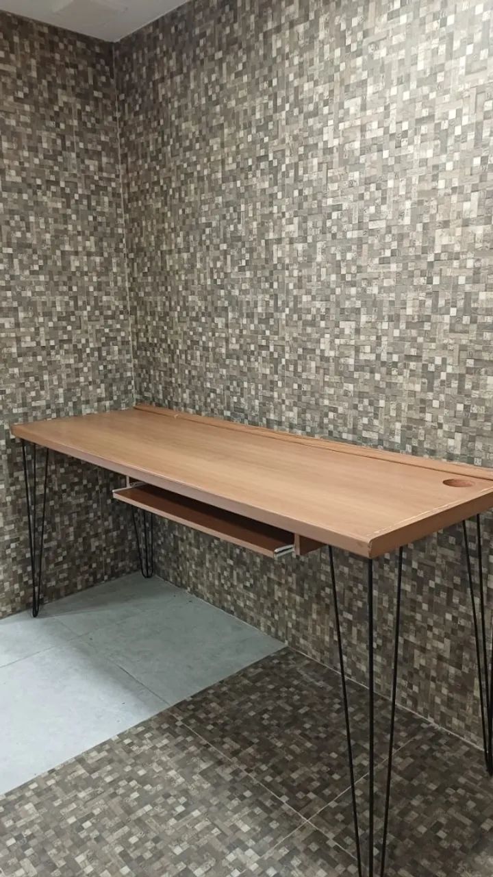Bancada de Escritório em MDF com Prateleira - Ideal para Home Office