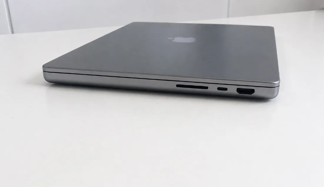 MacBook Pro 14 polegadas M1 16GB 10 core 512GB 10x sem juros