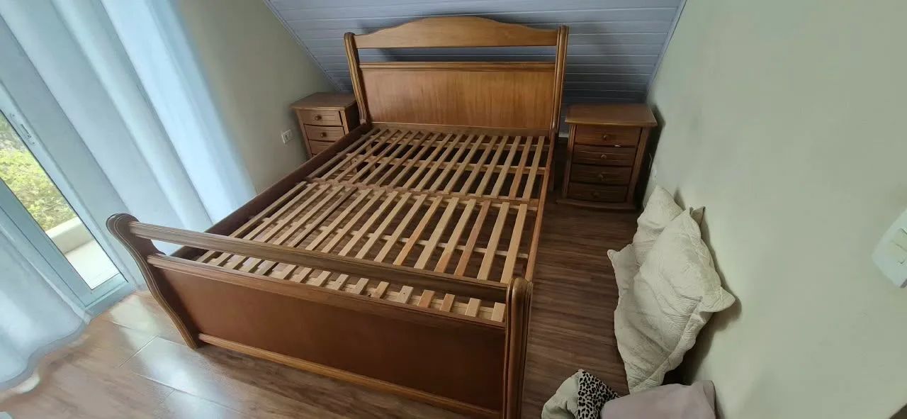 Cama de Madeira Maciça Colonial (QUEEN SIZE) + 2 Criados Mudos - Foto 5