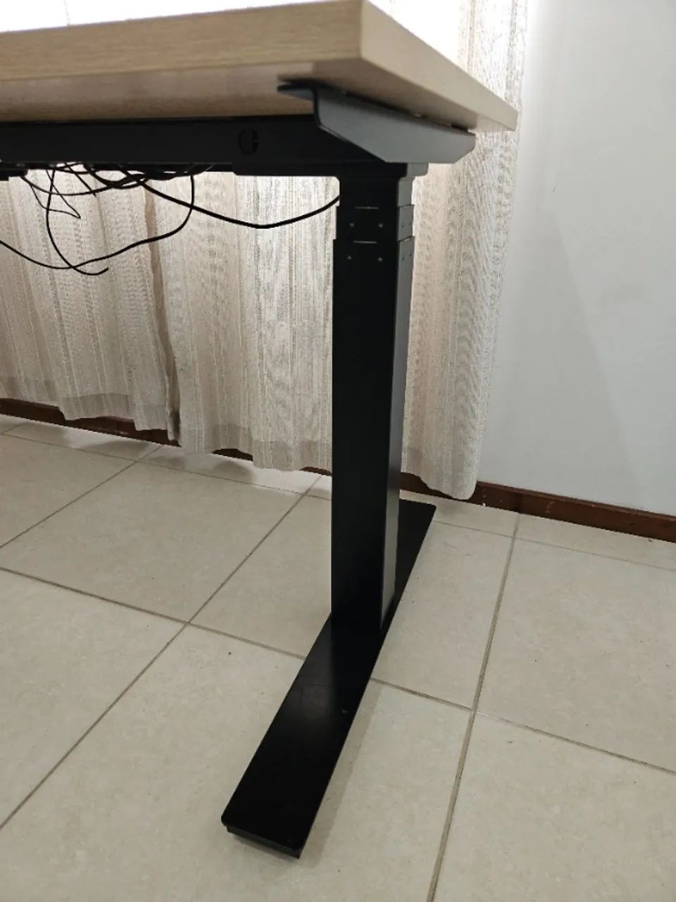Mesa com ajuste de altura elétrico (Geniodesk Pro) - Foto 3