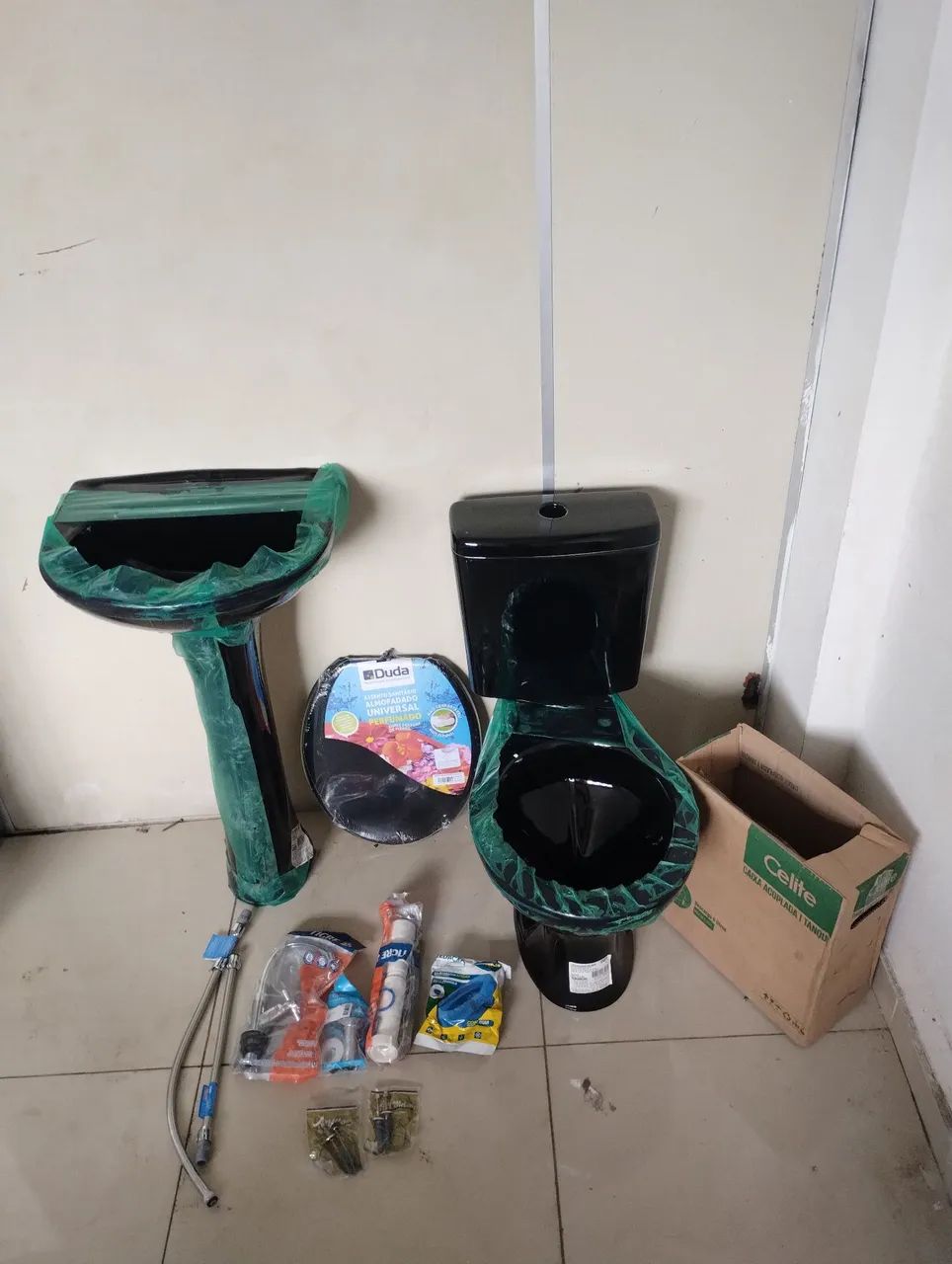 Black Celite Toilet and Sink Set with Accessories (New)
