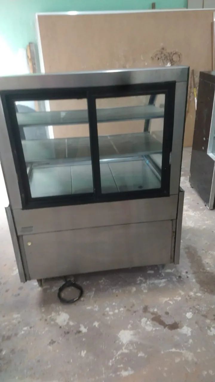 Vitrine expositora refrigerada de vidro curvo - Foto 3