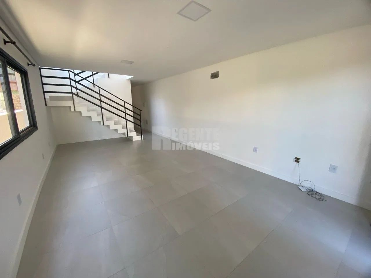 Excelente casa com 3 dormitórios para locação no bairro Saco Grande! - Foto 2