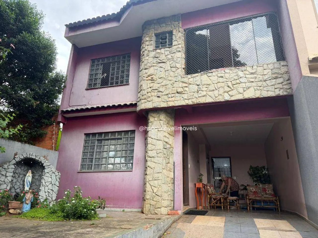 SOBRADO GEMINADO NO CENTRO