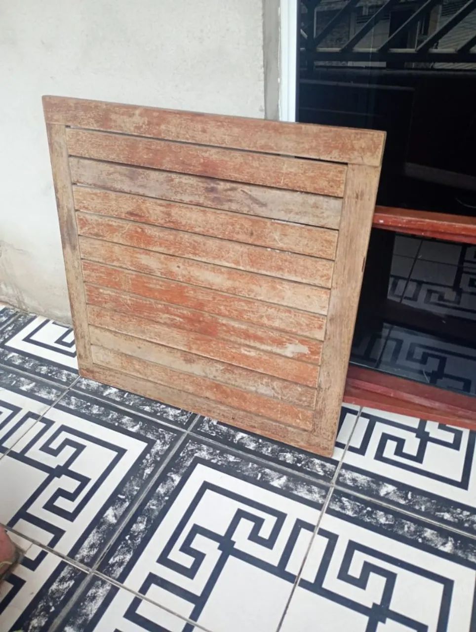 Mesa dobrável de madeira maciça com 4 cadeiras
