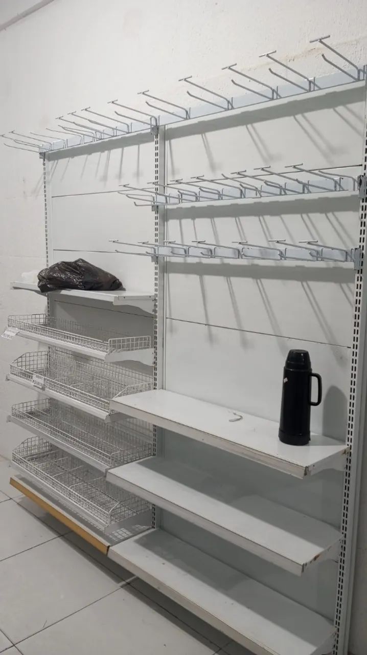 Gôndola de parede 18 módulos altura 2m cada módulo R$ 500,00 - Foto 2