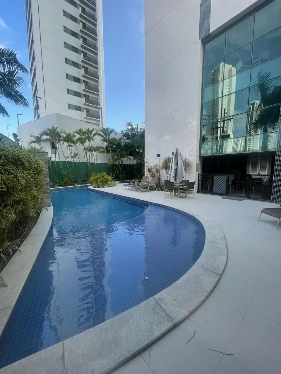 Apartamento Mobiliado com 2 Quartos, Suíte e Ar-Condicionado