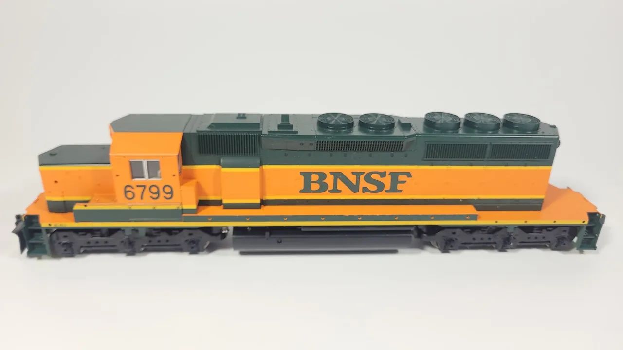 Locomotiva HO Kato SD40-2 BNSF #6799 snoot nose - Hobbies e