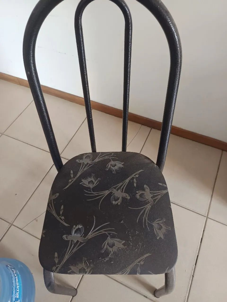 Mesa de mármore com 4 cadeiras 