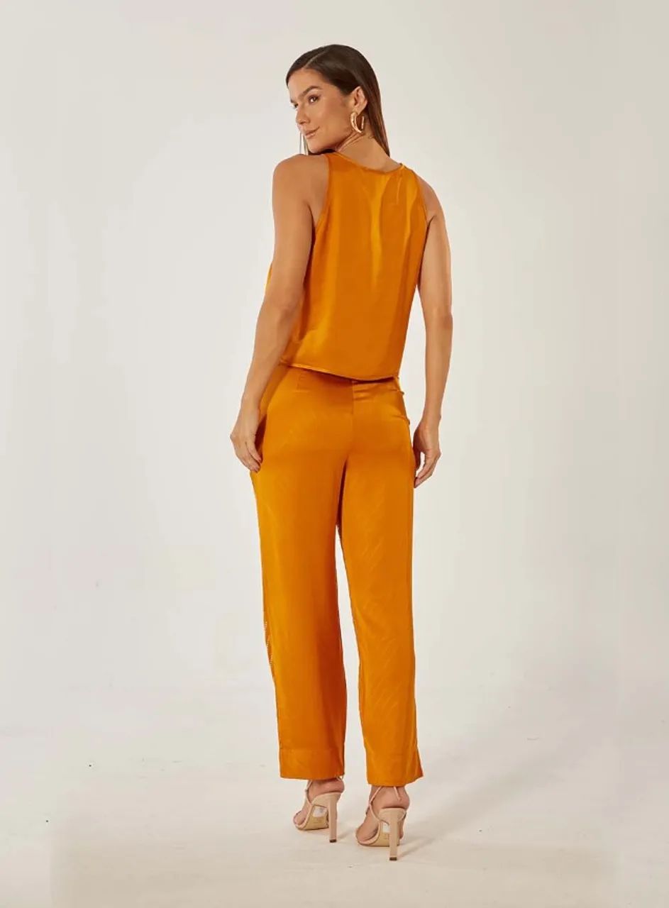 CALÇA MOSTARDA COM APLICAÇÃO - Foto 2