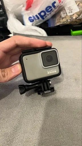 GoPro HERO7 Silver + 3-Wayハンドル + SDカード Câmera GoPro HERO7 Silver 4K + Frame Original + Cartão SanDisk