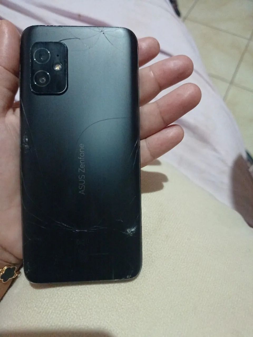 Celular Asus Zenfone 8 com tela quebrada. - Foto 2