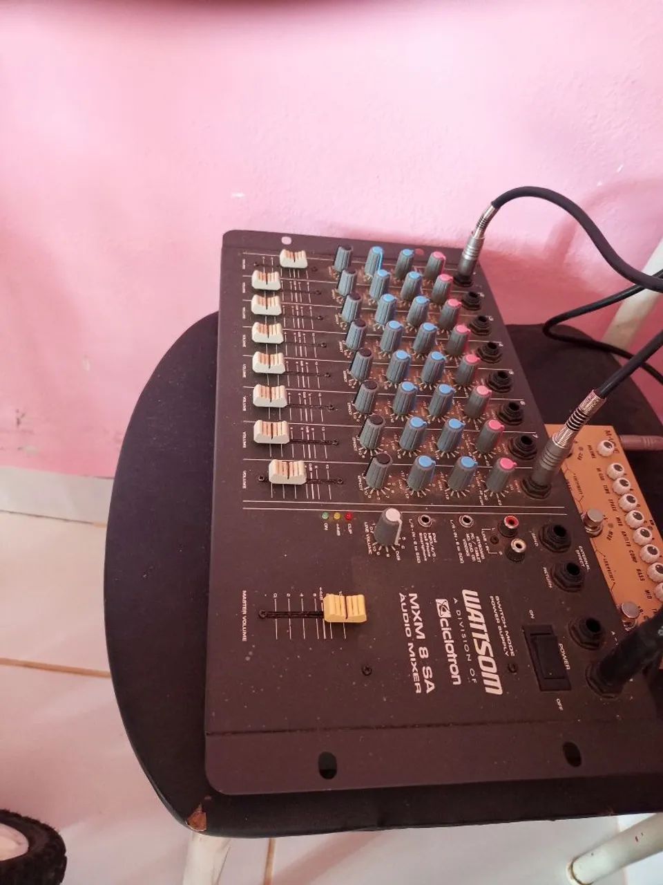 Mesa de som + microfone 