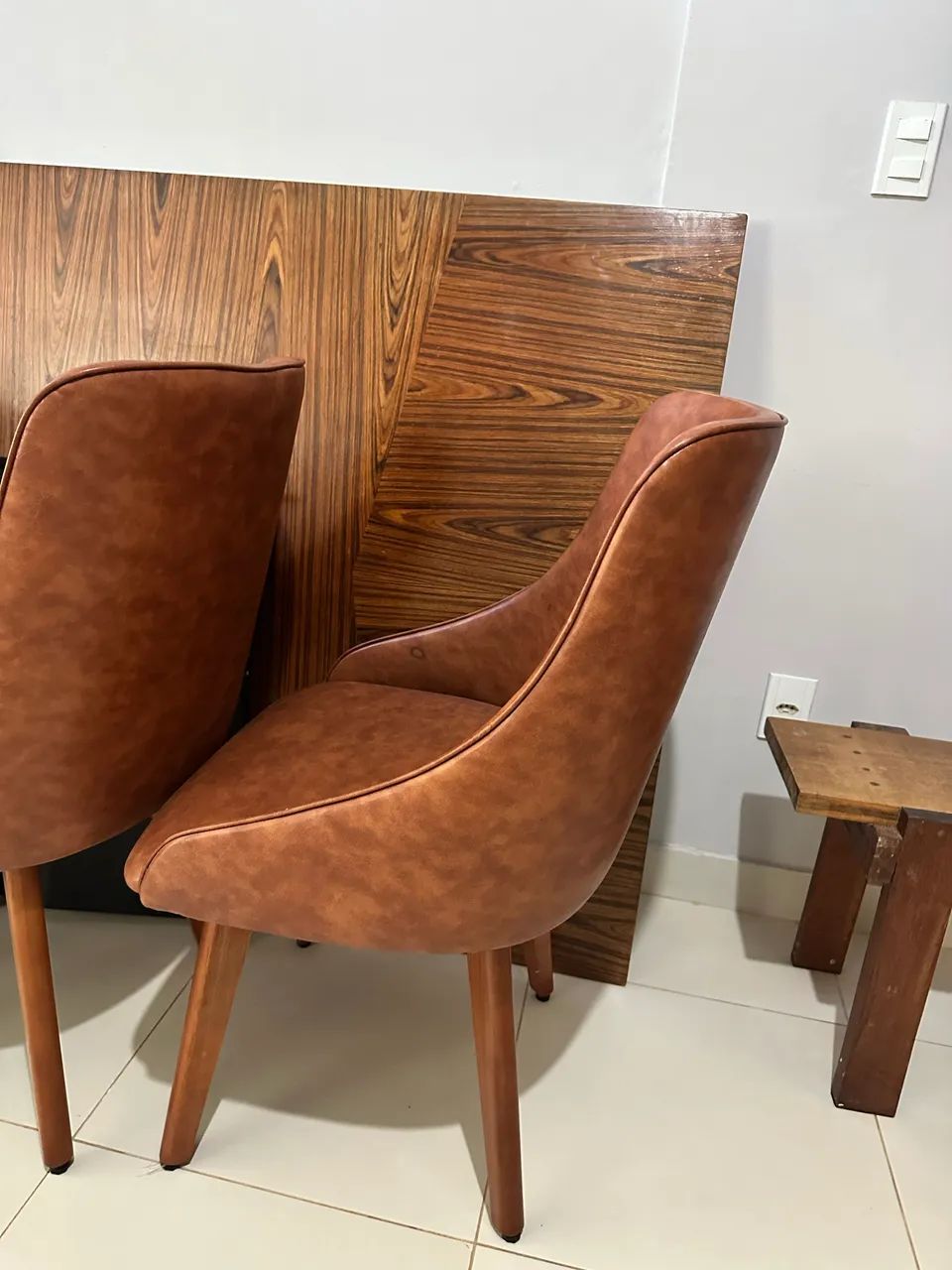     Kit Sala de Jantar Completo - Mesa + Cadeiras em Ótimo estado - Foto 3