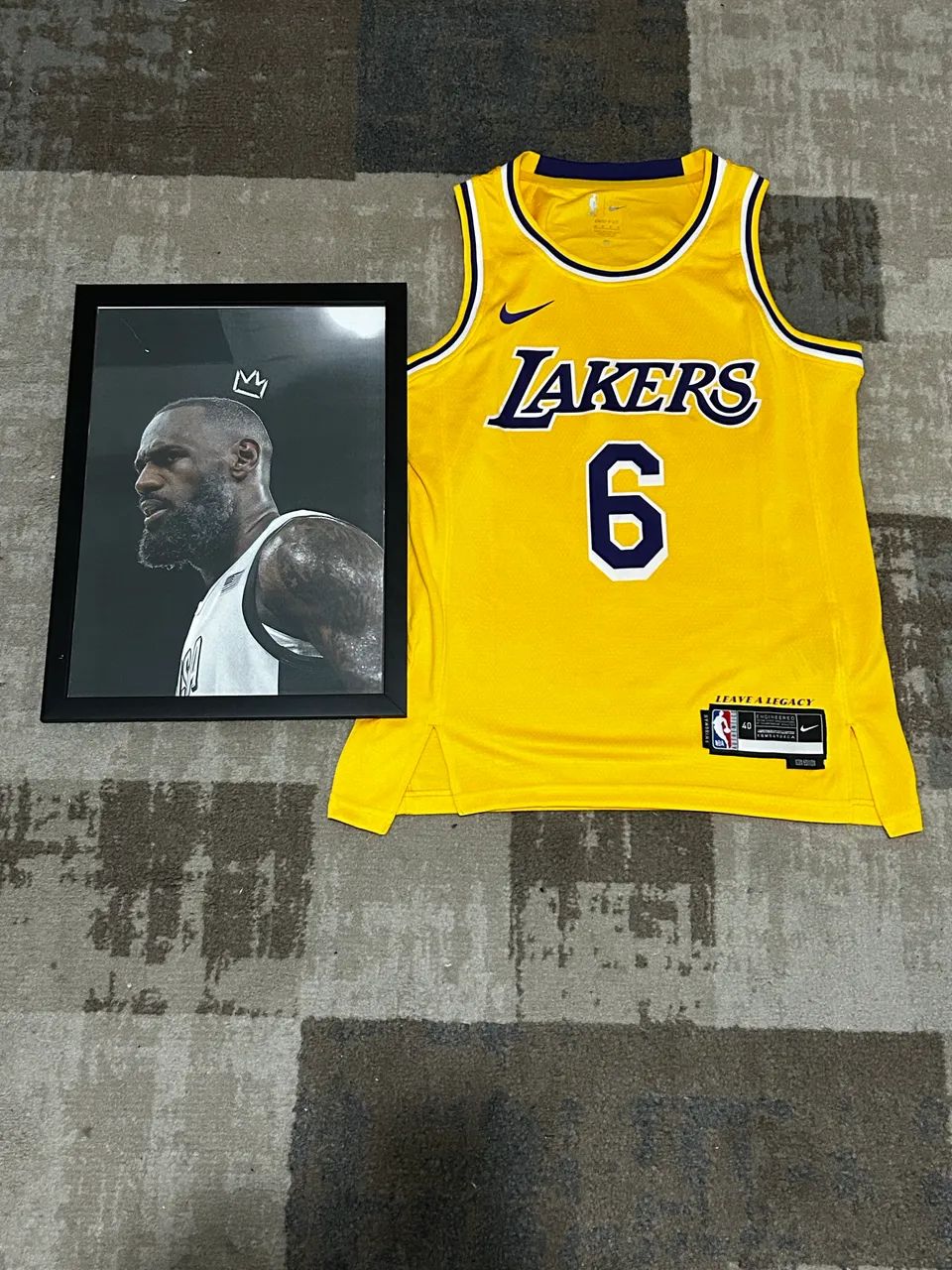 Camisa e quadro do LeBron James 