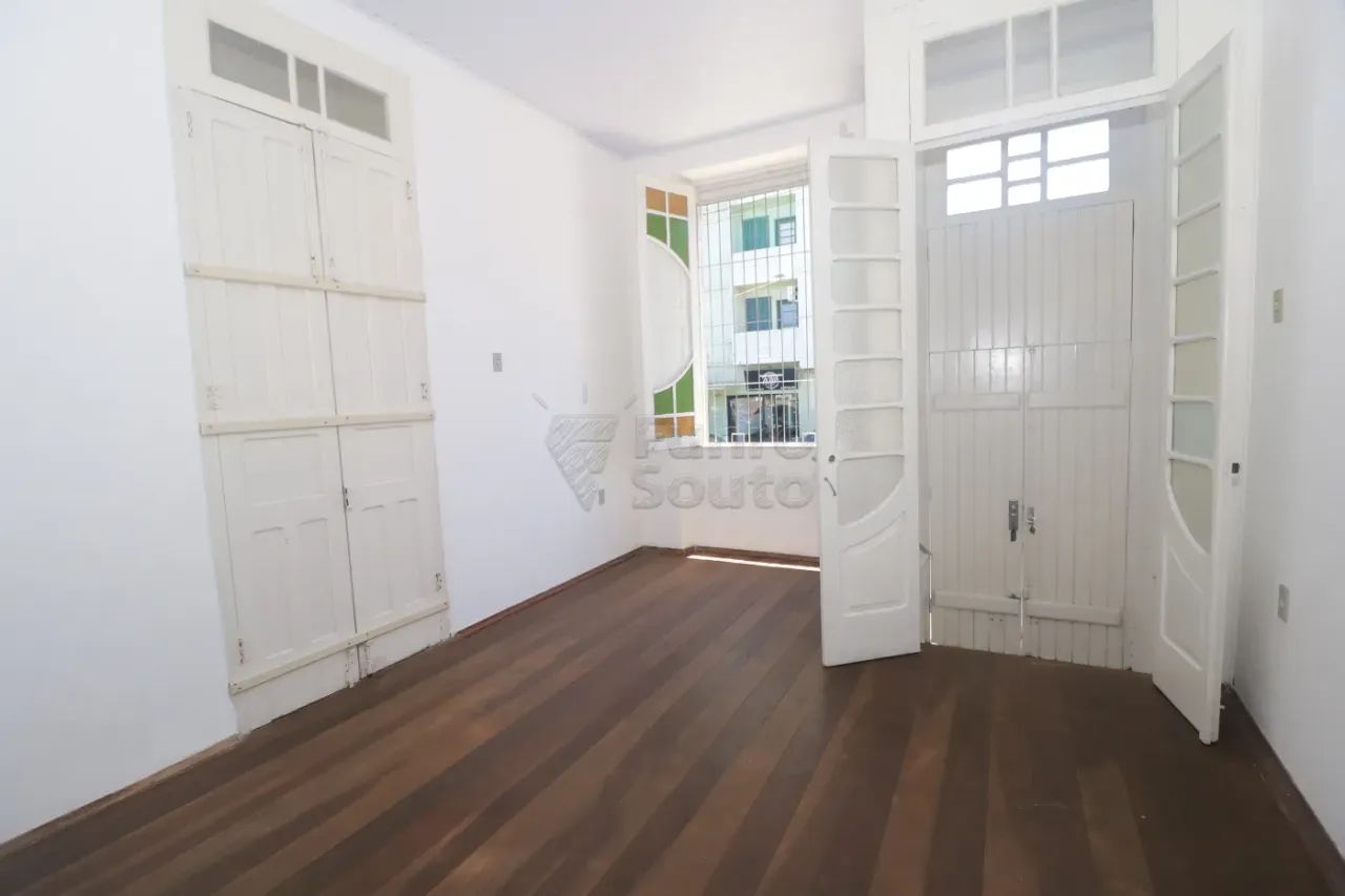 Casa à venda no Centro de Pelotas - ampla, confortável e isenta de IPTU. - Foto 2