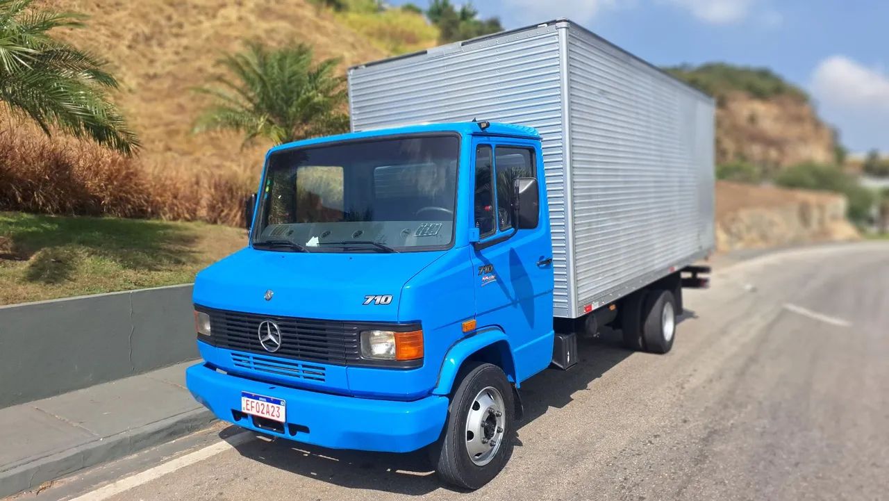 MB 710 Baú Impecável 