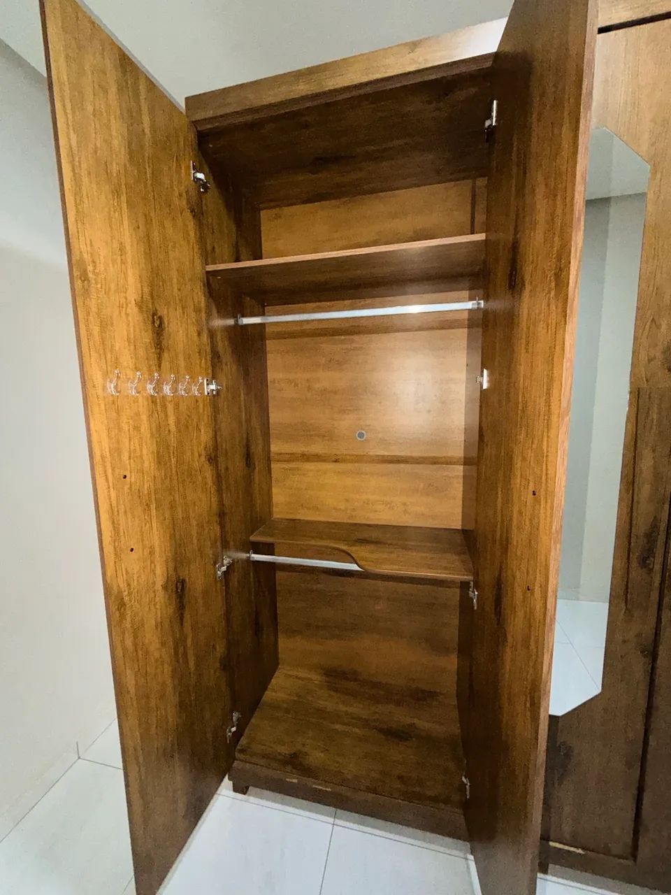 Vendo guarda roupa 06 portas.  - Foto 3