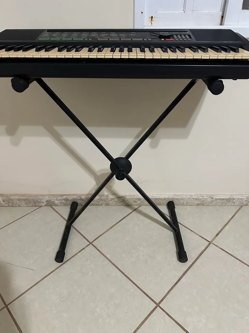 YAMAHA PSR150 com suporte 