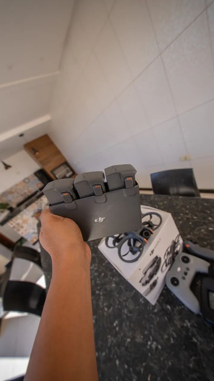DJI AVATA 2 - FLY MORE COMBO COMPLETO + CONTROLE FPV 3 - Foto 5