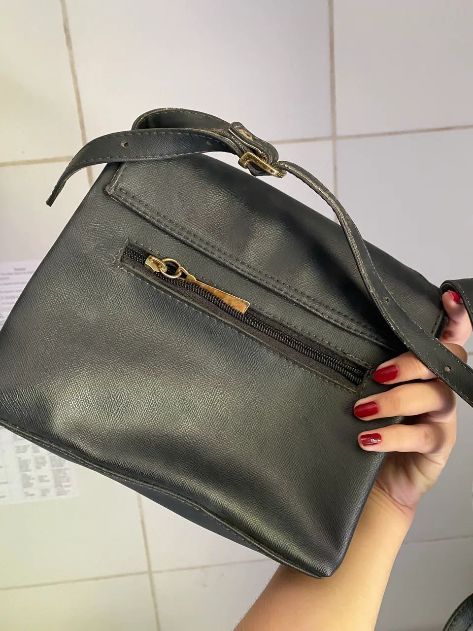 Bolsa pequena preta com brilho  - Foto 4