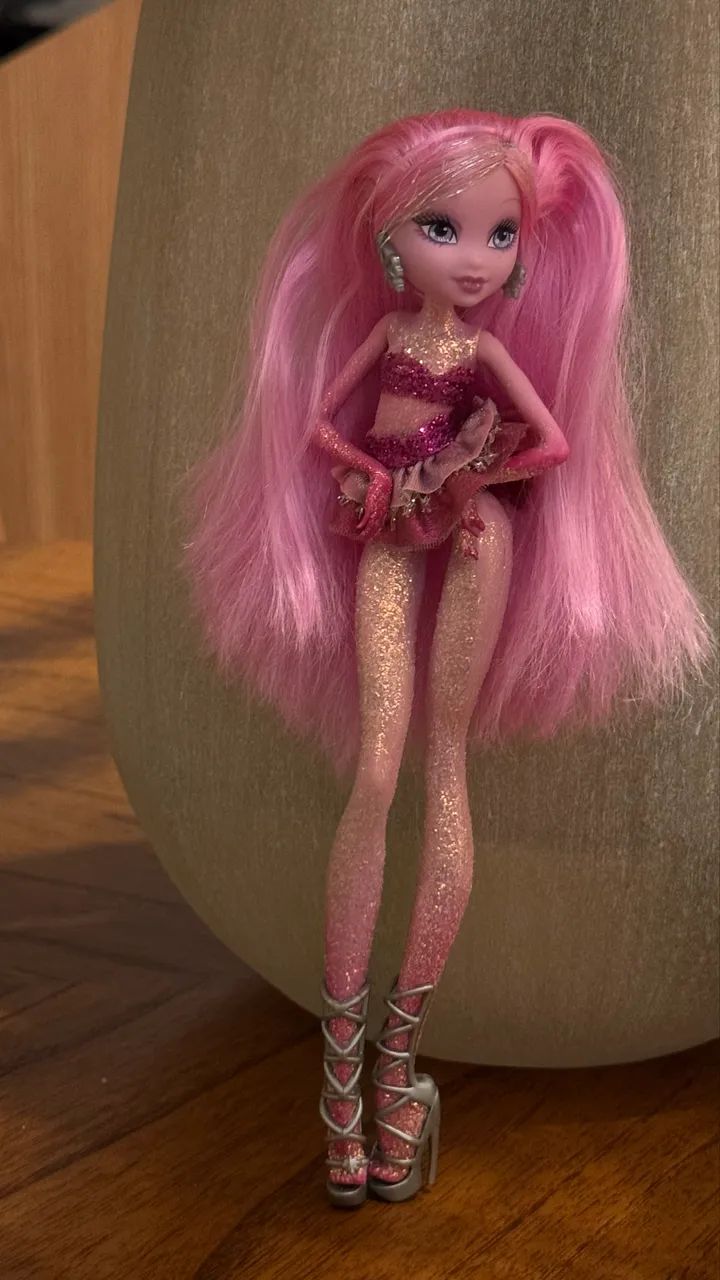 Boneca Shyn?e  fada do filme moda e Magia 