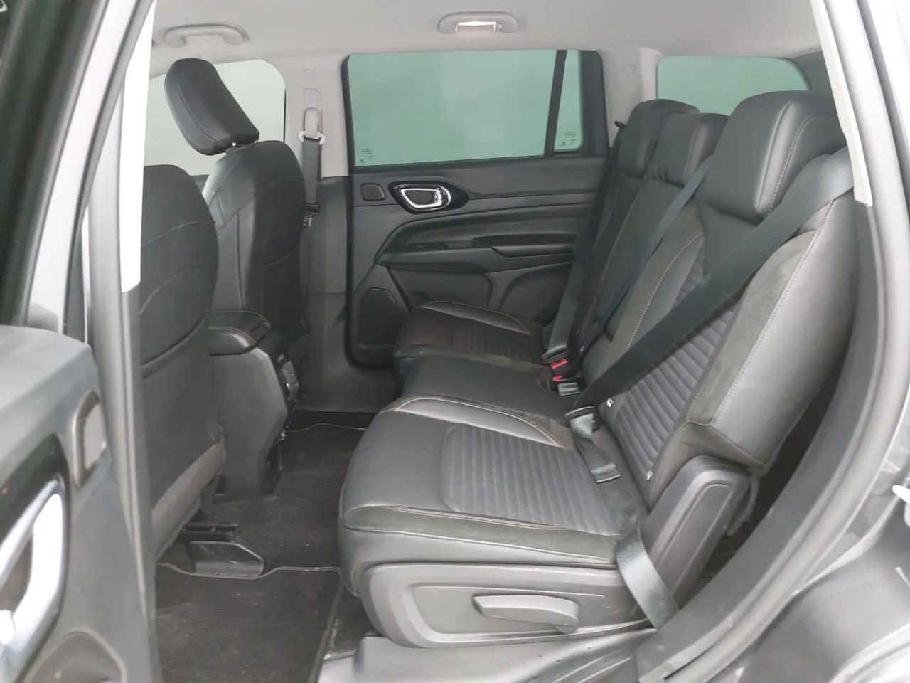 Jeep Commander Limited T270 1.3 TB Flex Aut., foto 17 de 18