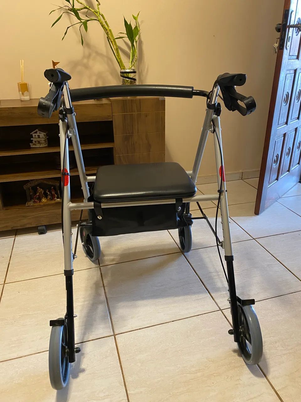 Vende-se andador