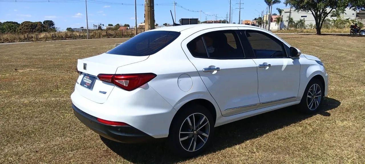 Fiat Cronos Precision 1.3 16V Flex Aut. 2023 - Foto 4