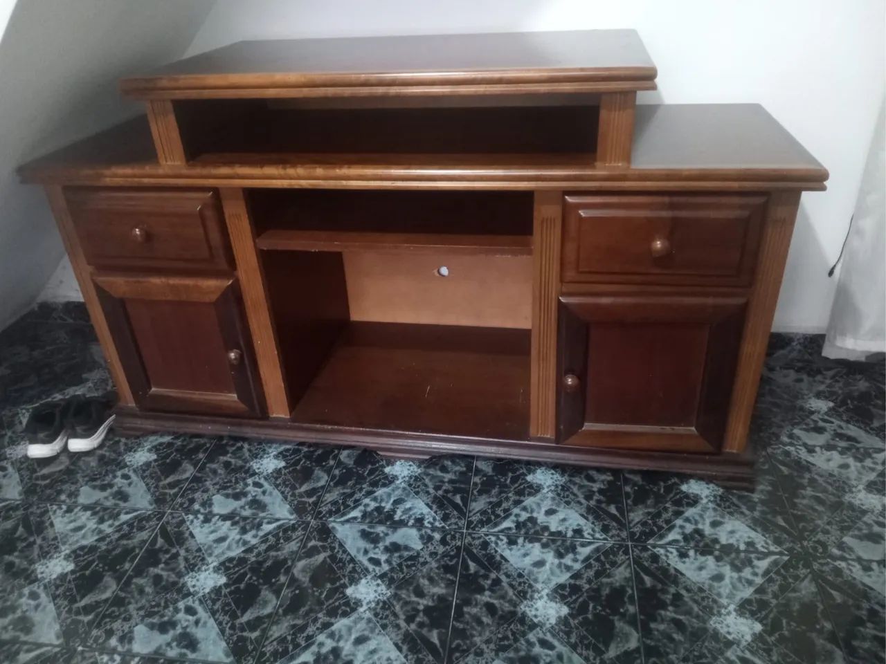Vendo rack de sala em madeira maciça 