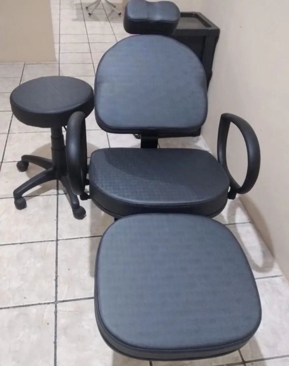 Cadeira Conforty + Mocho (estética) 