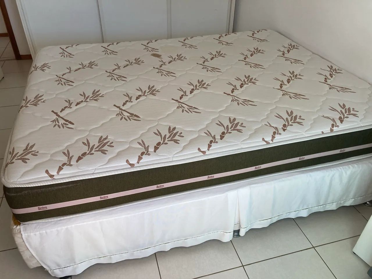 Vendo Colchão Queen + Cama Box - Foto 2
