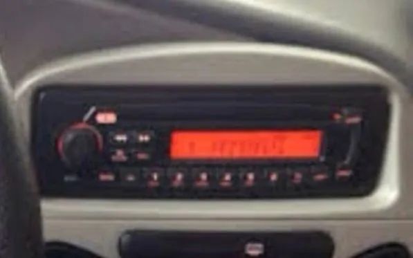 Rádio original fiat. 