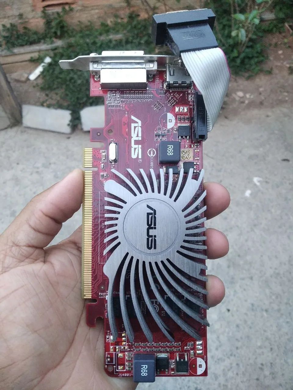 Placa de vídeo Asus EAH5450 SILENT/DI/1GD3(LP