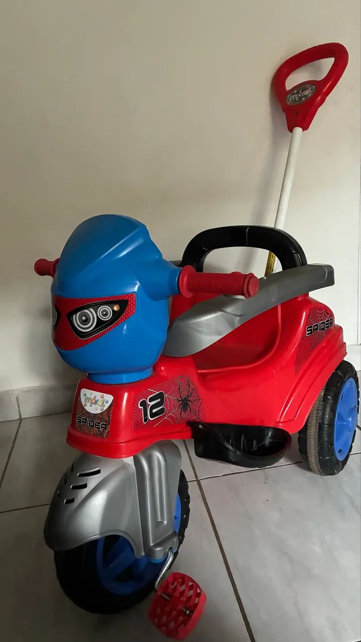 Triciclo/ motoca 
