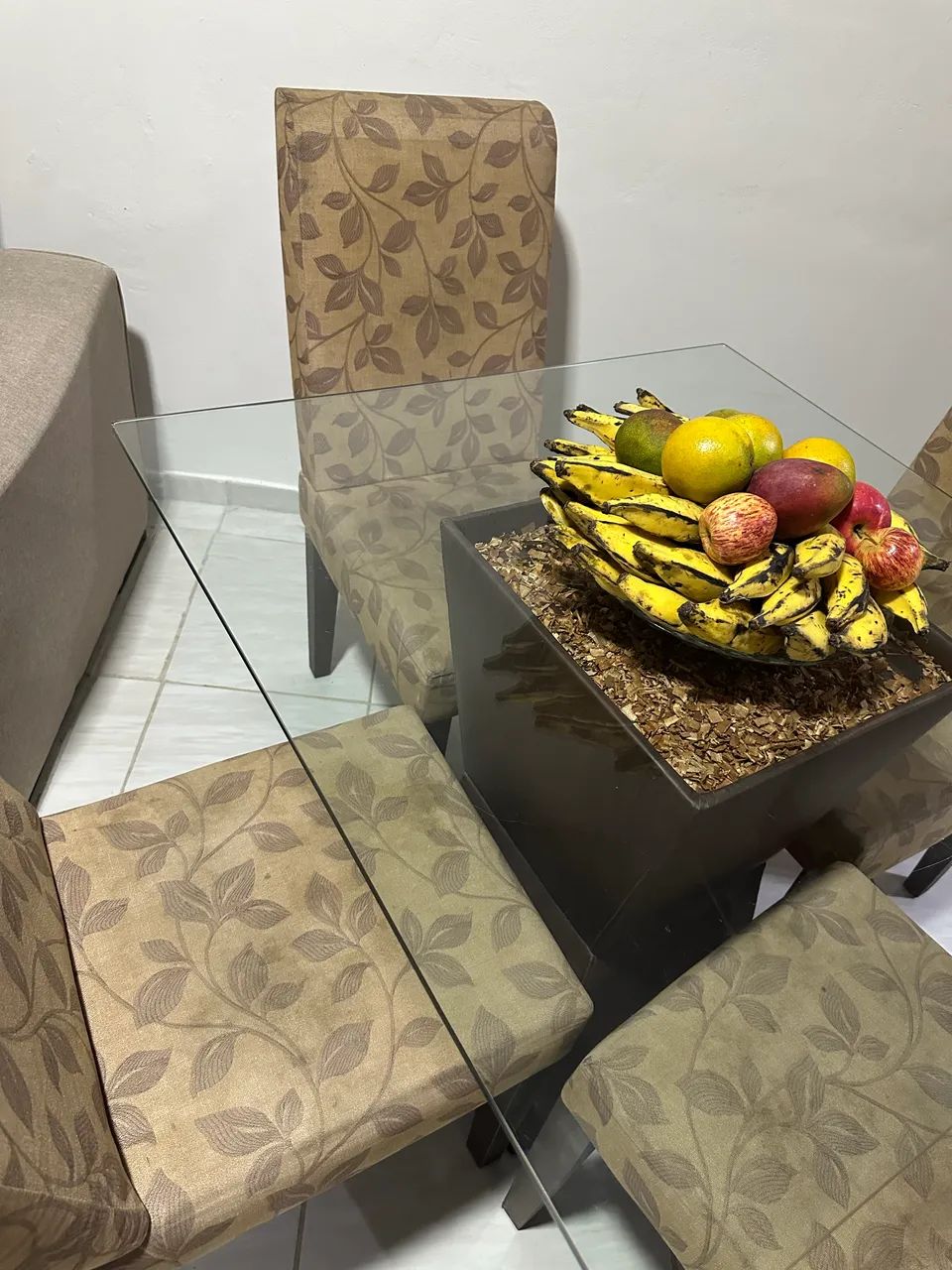 Vende-se mesa 4 cadeiras 