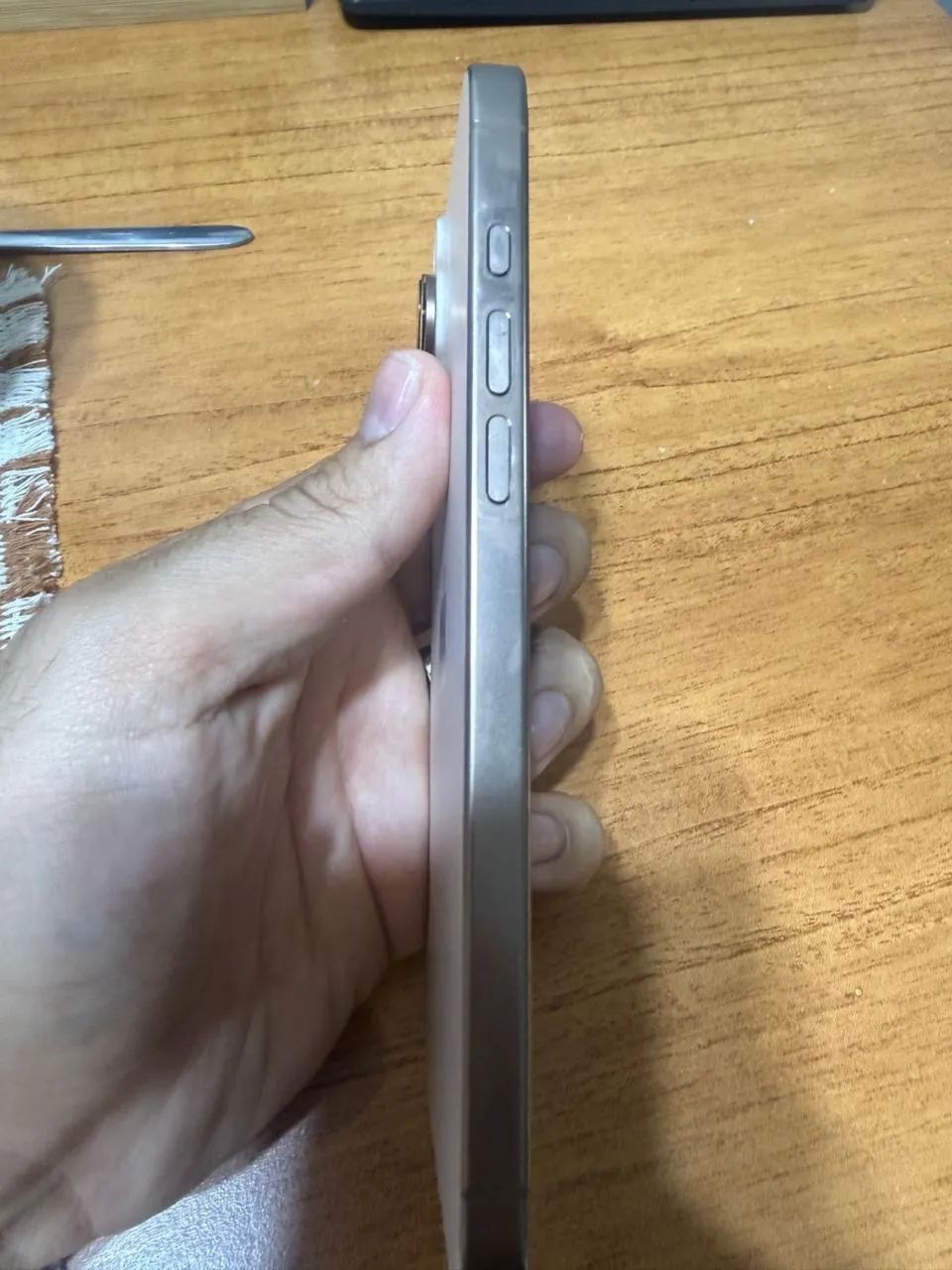 IPHONE 16 pro Max 256g dourado  - Foto 2
